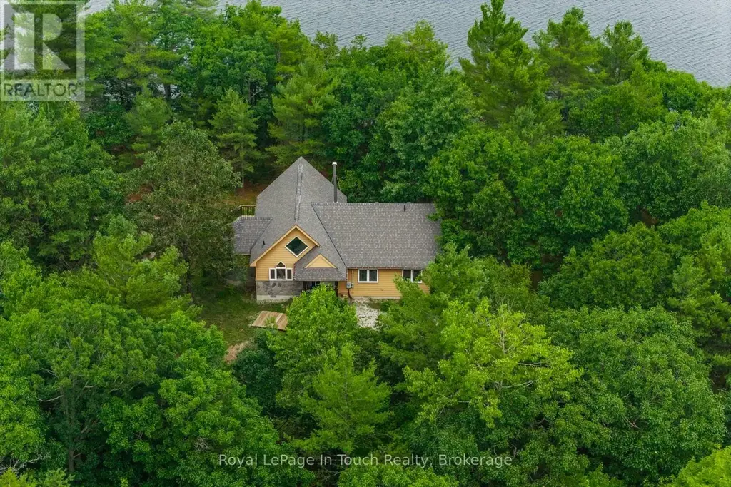 390 Island 360 Island, Georgian Bay (Baxter)